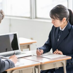 高卒採用における採用パンフレットの役割と制作ポイント